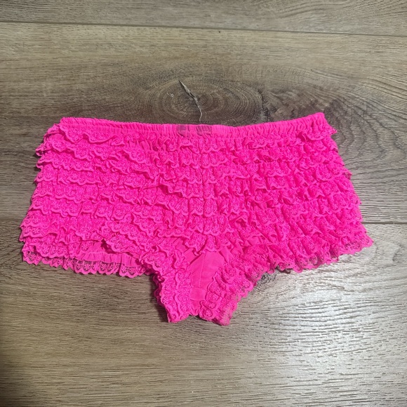Pink Ruffled Lace Shorts - Picture 2 of 3